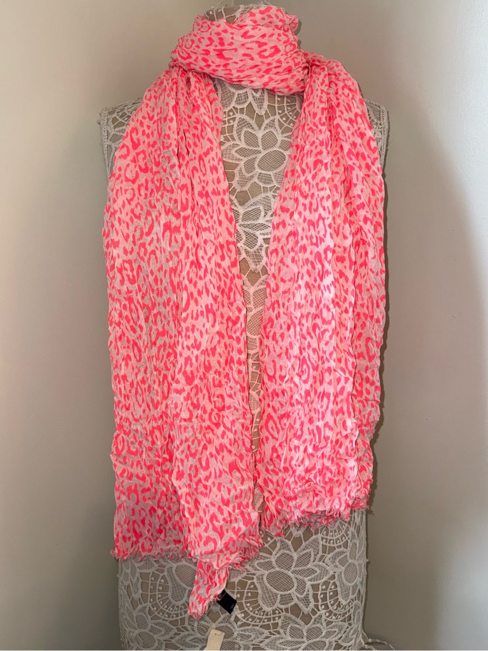 EUC GAP pink cheetah print scarf.
